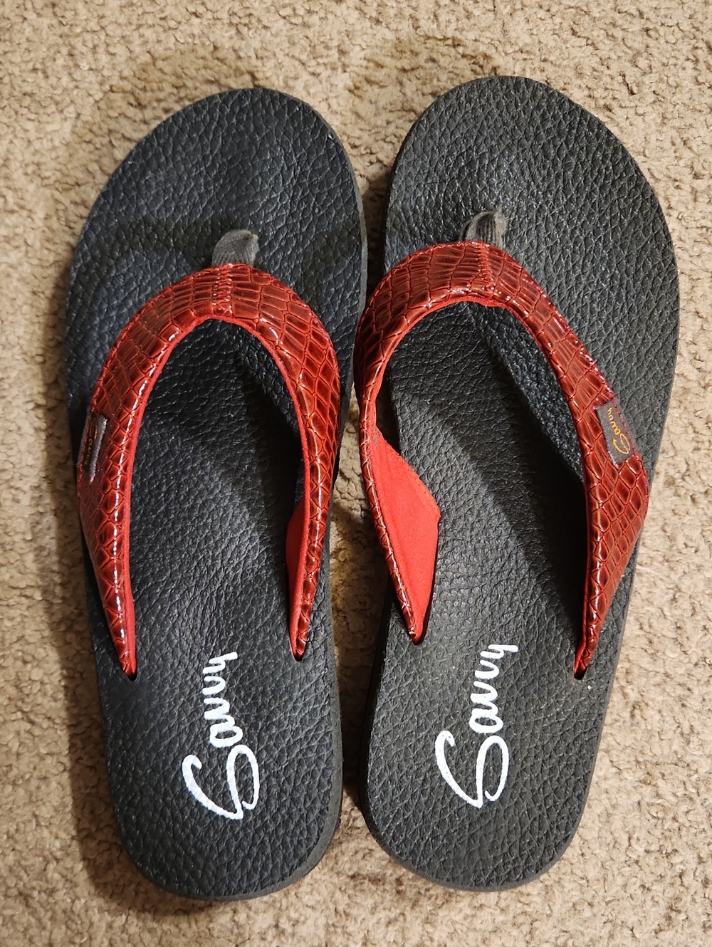 Savvy Women’s Red and Brown Croco texture flip flop. Size 7
